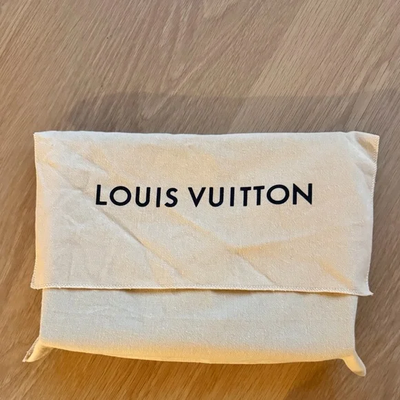 Louis Vuitton Limited Edition Pochette Voyage MM Monogram Eclipse Pacific Blue - Picture 11 of 16